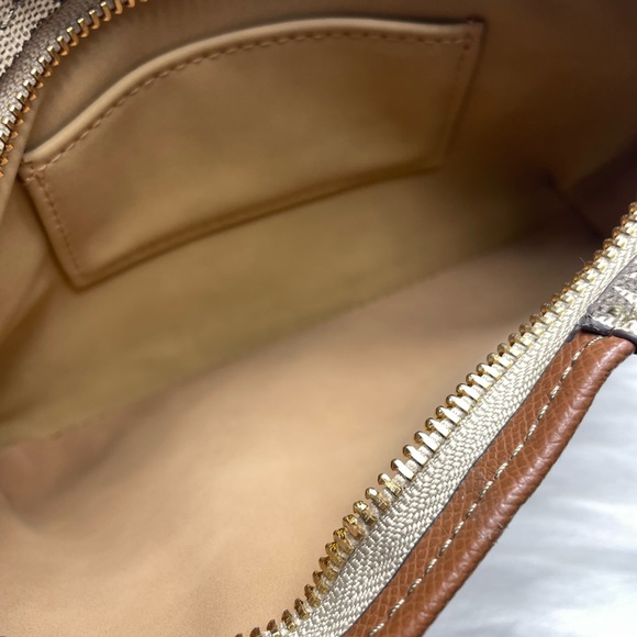 Michael Kors belt bag - Picture 5 of 12